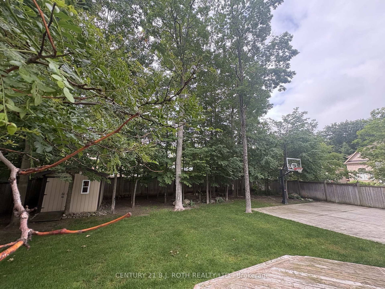 38 Camelot Square • Barrie, ON photo 33