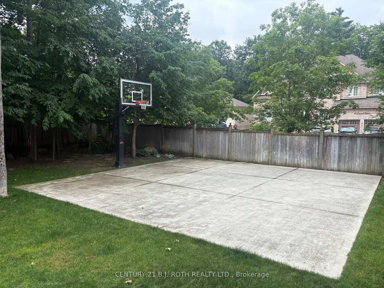 38 Camelot Square • Barrie, ON photo 34