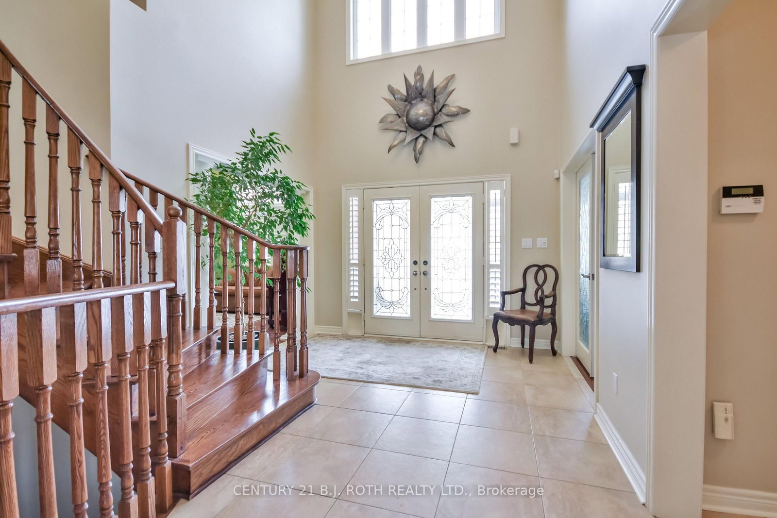 38 Camelot Square • Barrie, ON photo 6