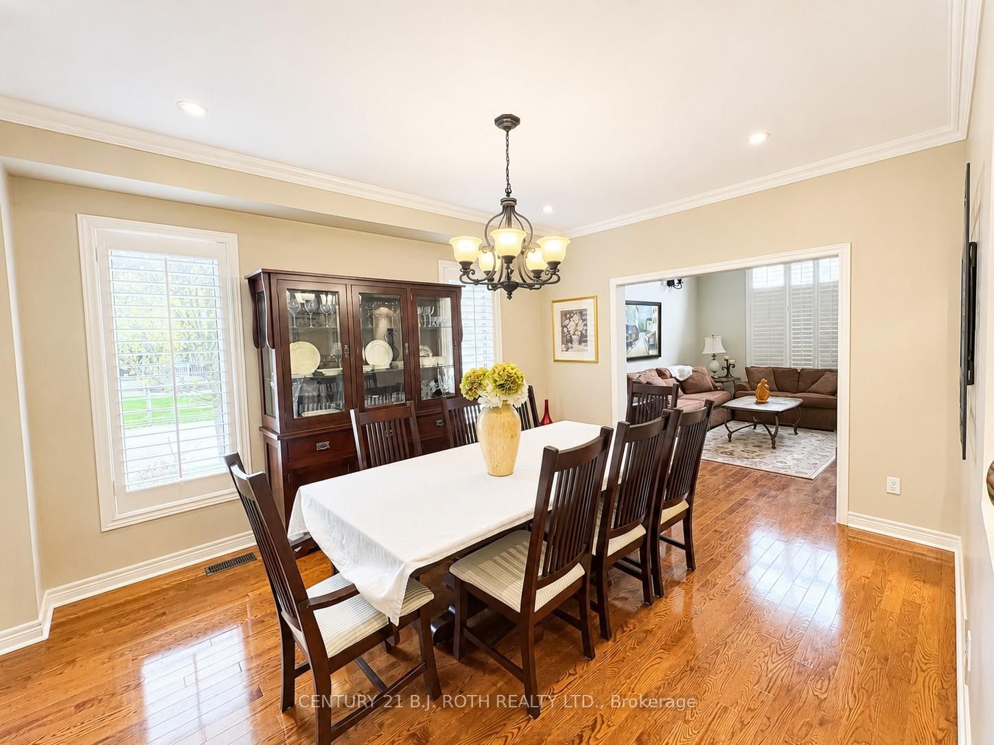 38 Camelot Square • Barrie, ON photo 8
