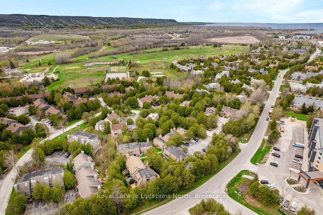 112 Escarpment Crescent