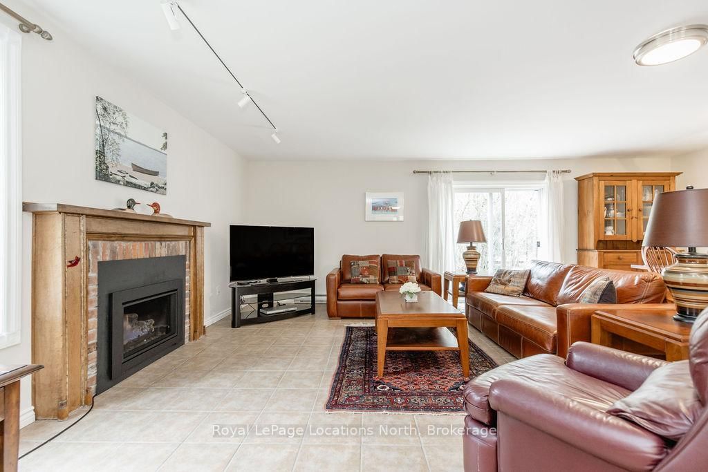 112 Escarpment Crescent