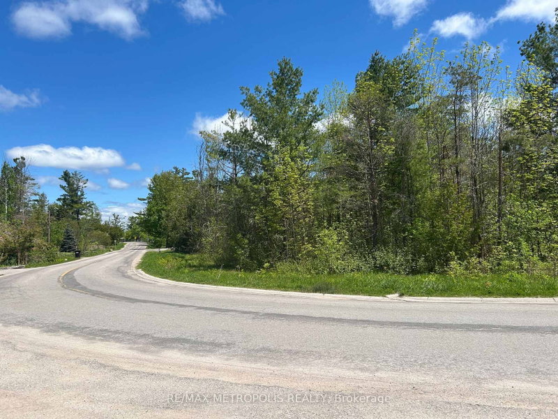 593 Lakeshore Road E