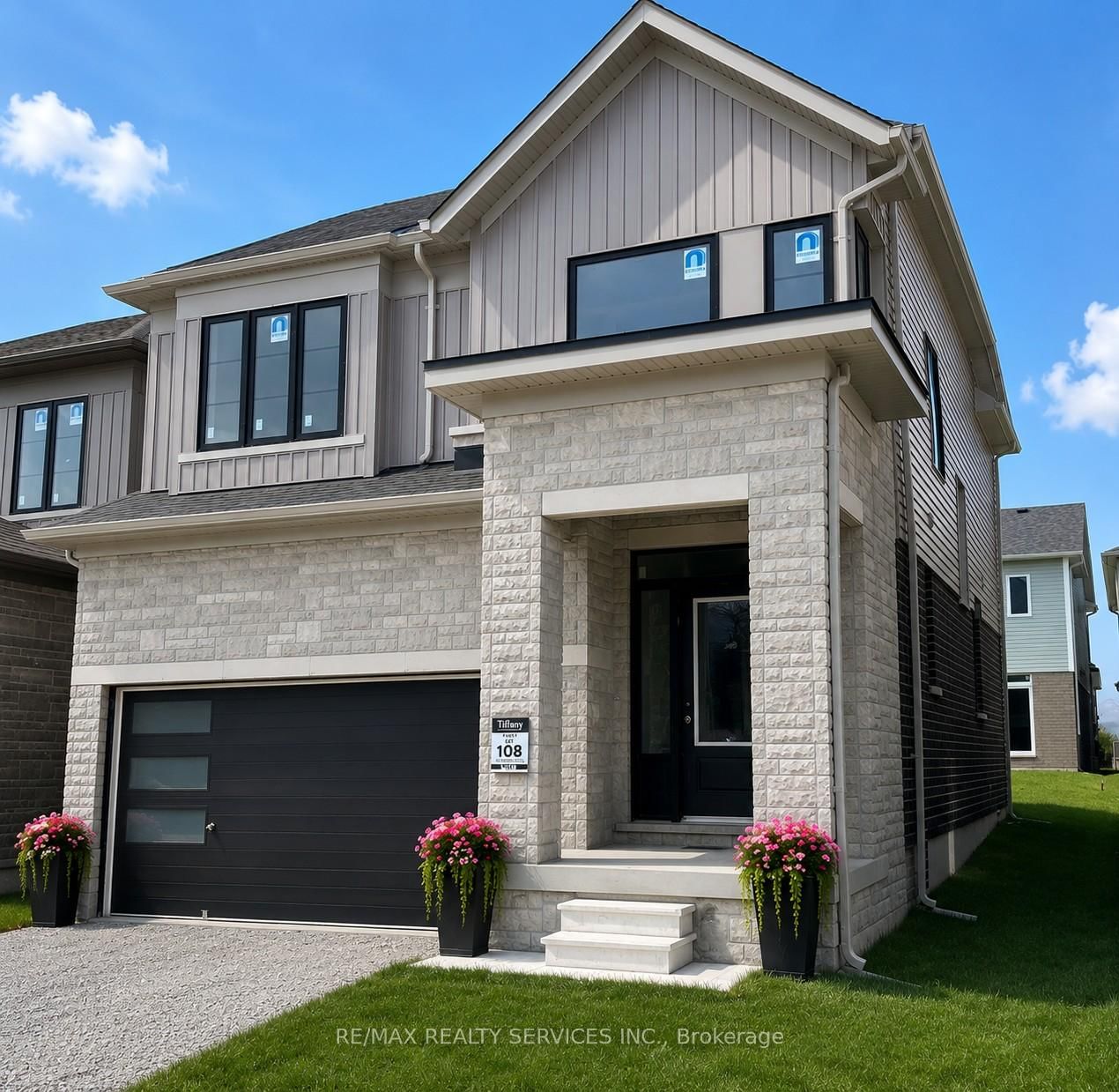 39 Prudhoe Terrace • Barrie, ON photo 2