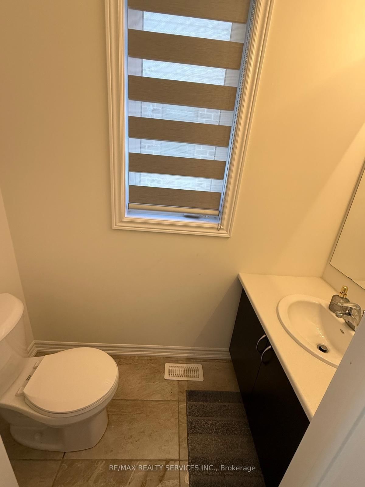 39 Prudhoe Terrace • Barrie, ON photo 5
