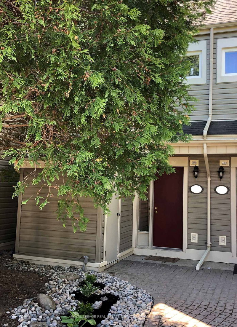 home for lease on 6-466 Oxbow Crescent