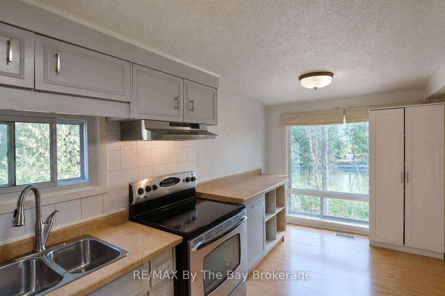 103 Sunnidale Road S • Wasaga Beach, ON photo 10
