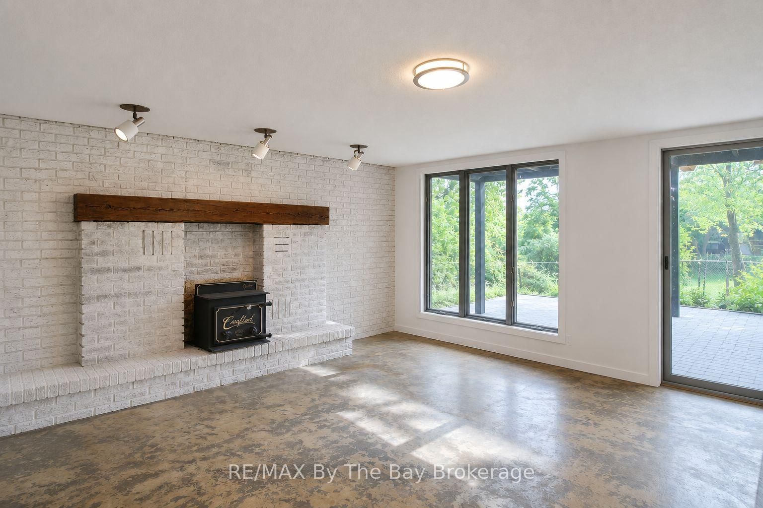 103 Sunnidale Road S • Wasaga Beach, ON photo 19