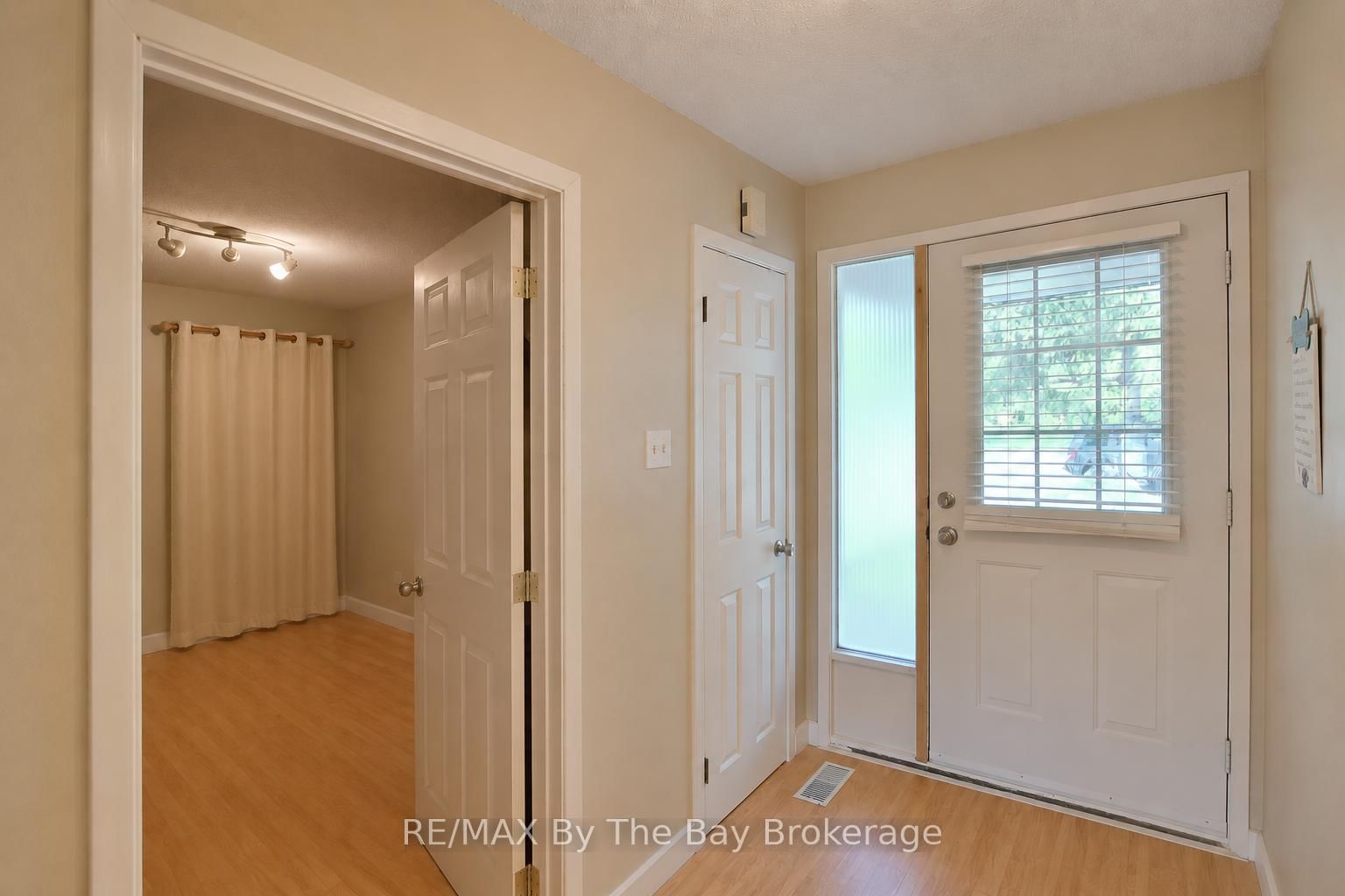 103 Sunnidale Road S • Wasaga Beach, ON photo 6