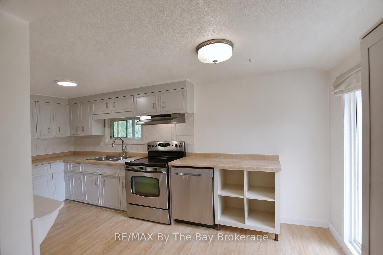 103 Sunnidale Road S • Wasaga Beach, ON photo 9
