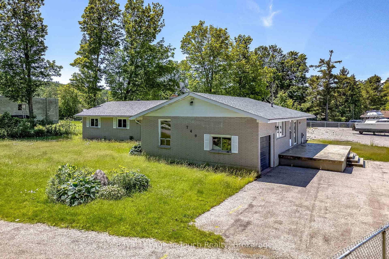 740 E Balm Beach Road • Midland, ON photo 4