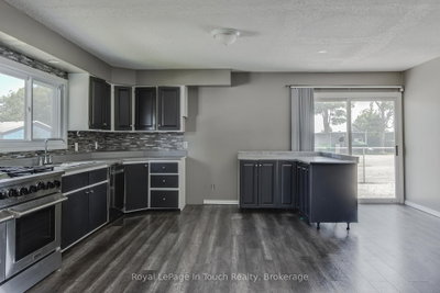 740 E Balm Beach Road • Midland, ON photo 9