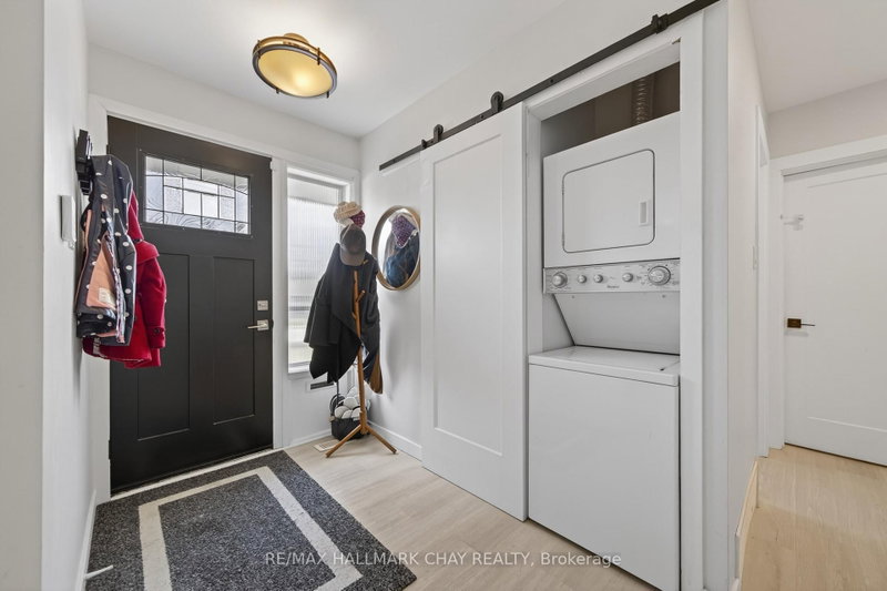 89 North st West (Main floor only) Street N