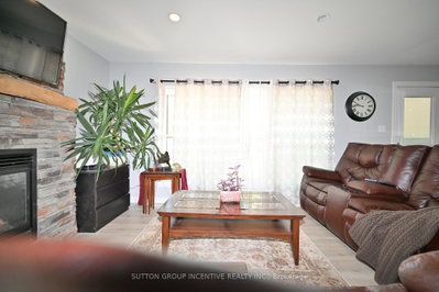 79 23RD Street N • Wasaga Beach, ON photo 6
