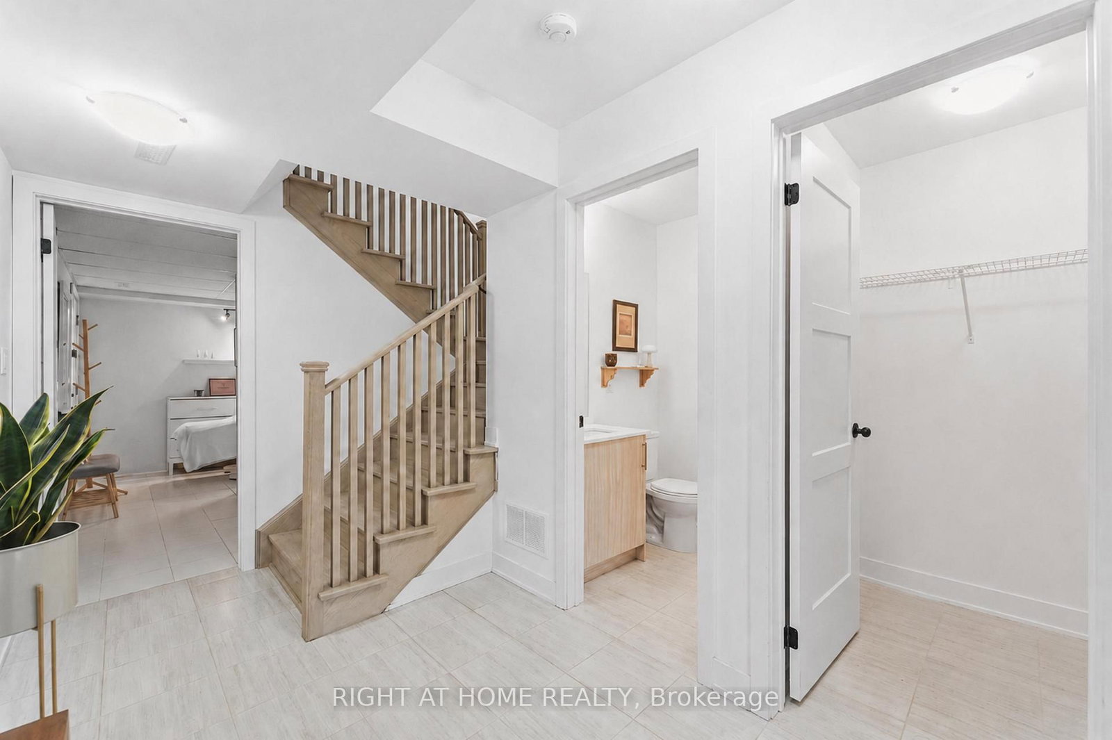 50 Hay Lane • Barrie, ON photo 5