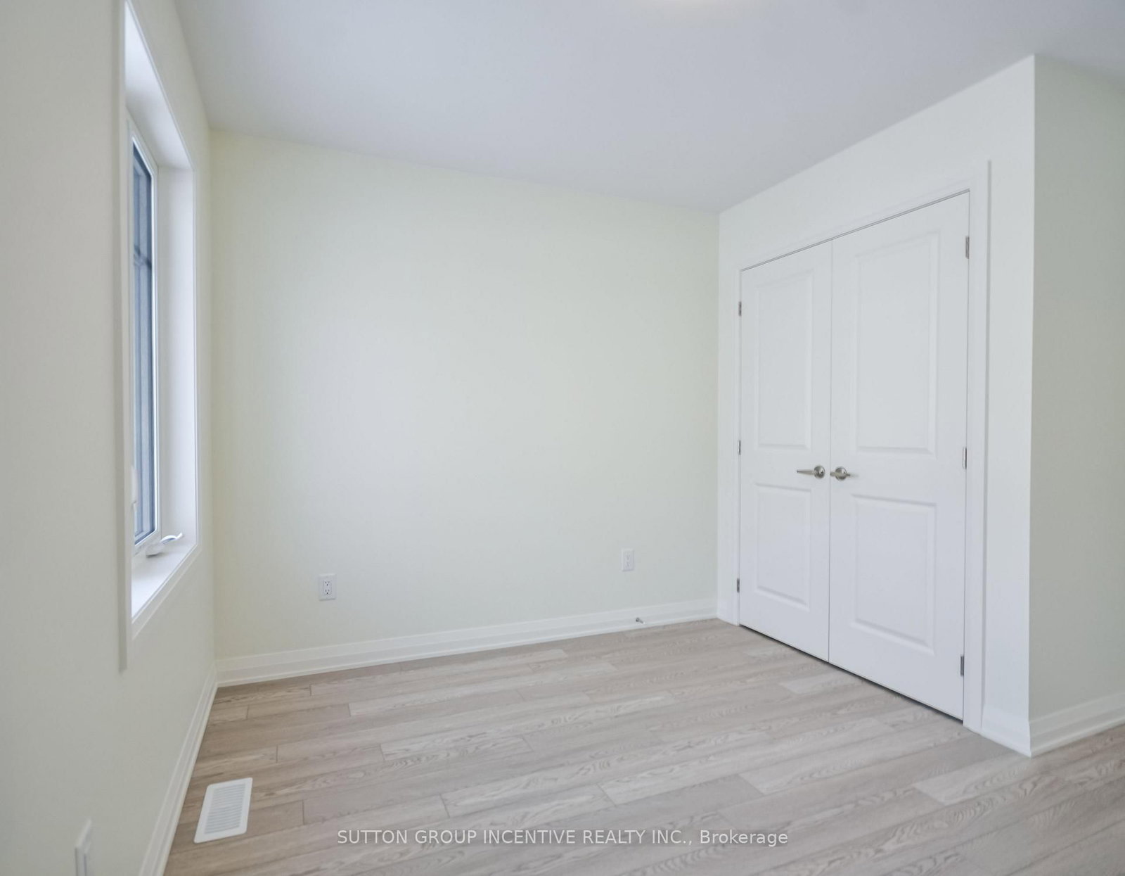 45 Harold Avenue • Severn, ON photo 12