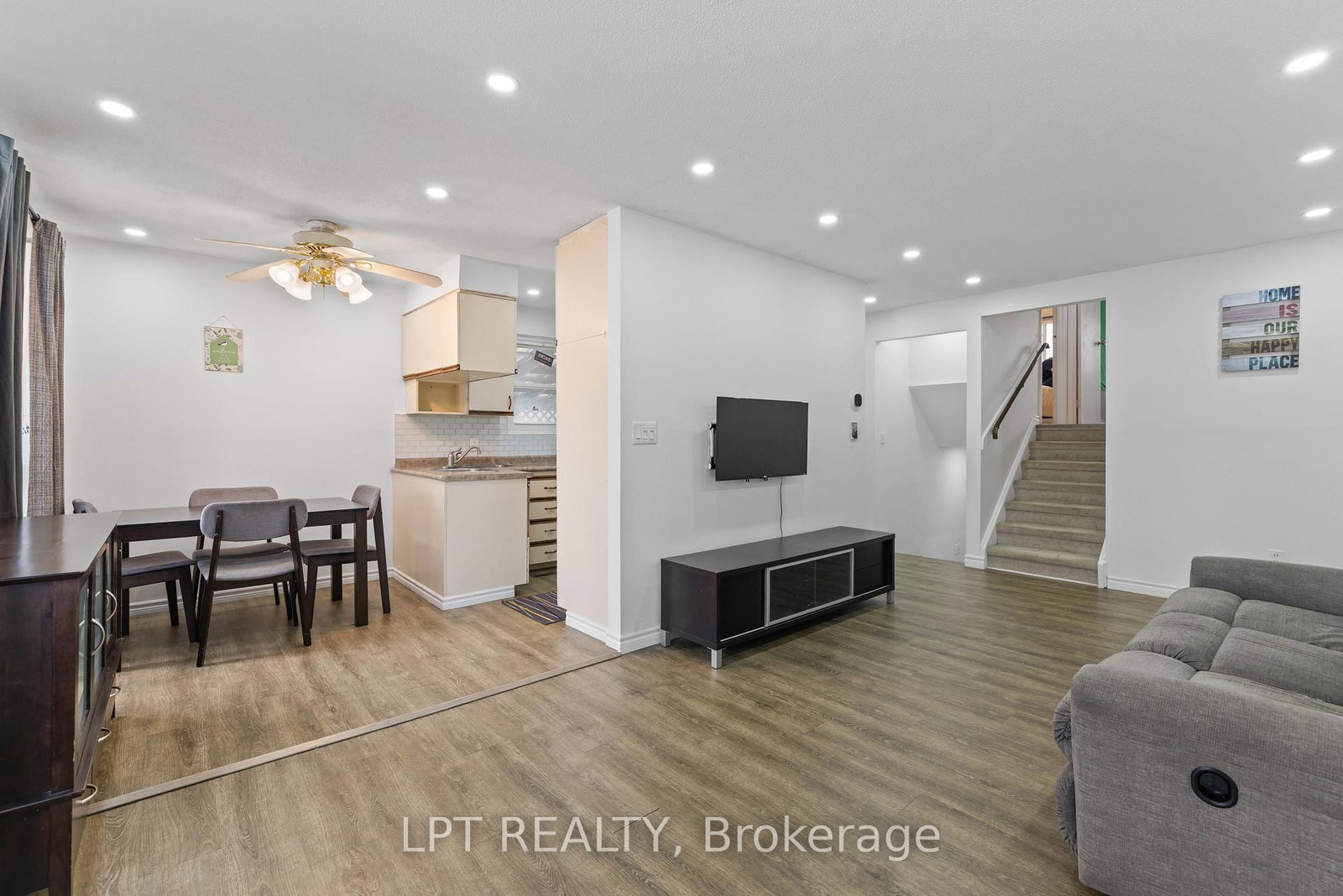 55H Chaucer Crescent • Barrie, ON photo 9