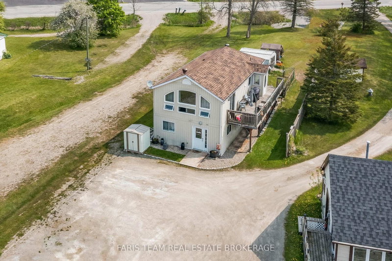5632 Penetanguishene Rd photo 4