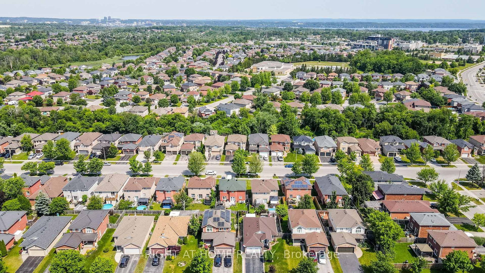 36 Benjamin Lane • Barrie, ON photo 47