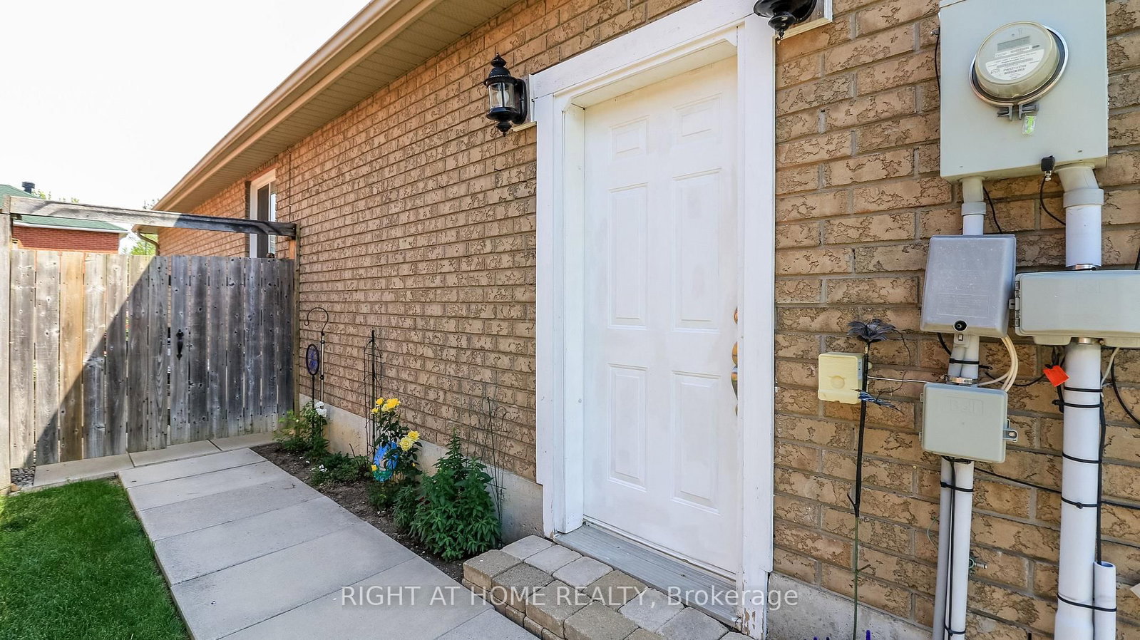 36 Benjamin Lane • Barrie, ON photo 5