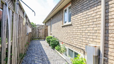 36 Benjamin Lane • Barrie, ON photo 9