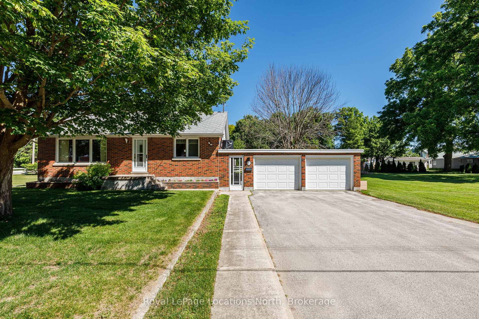 2 Buist Street • Clearview, ON photo 2
