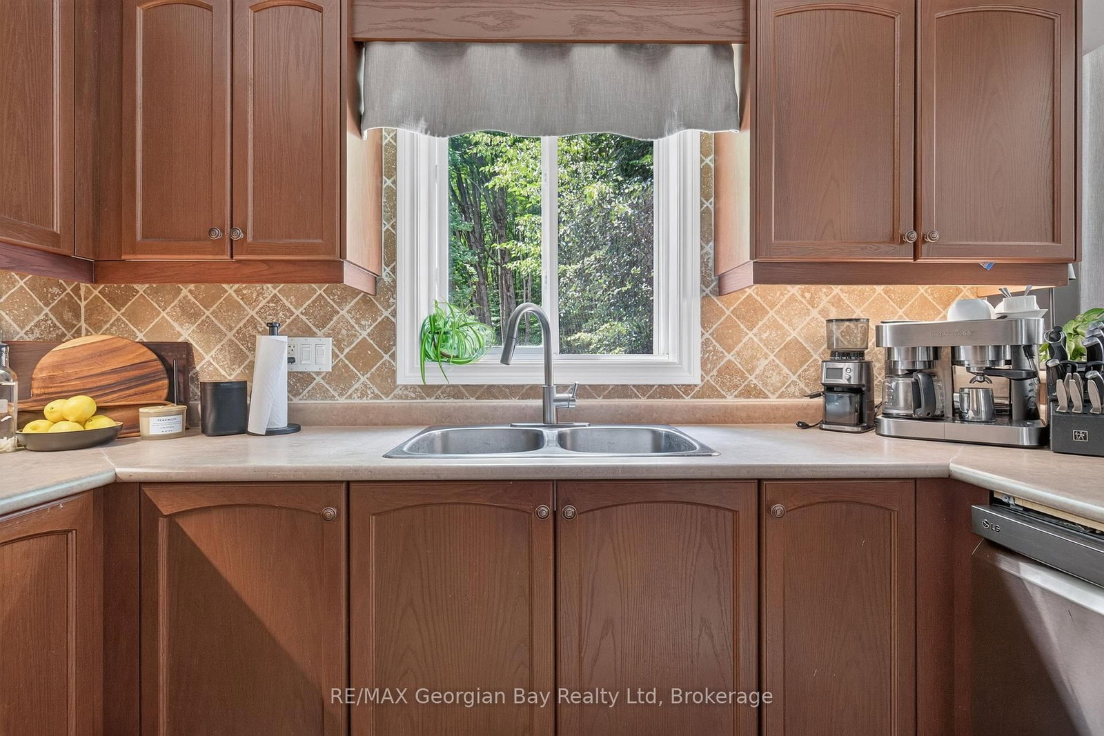 400 Keller Drive • Midland, ON photo 10