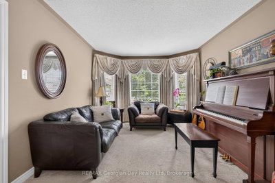400 Keller Drive • Midland, ON photo 4