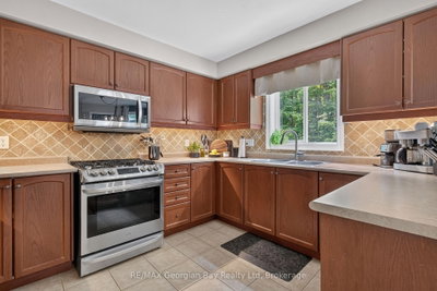 400 Keller Drive • Midland, ON photo 8