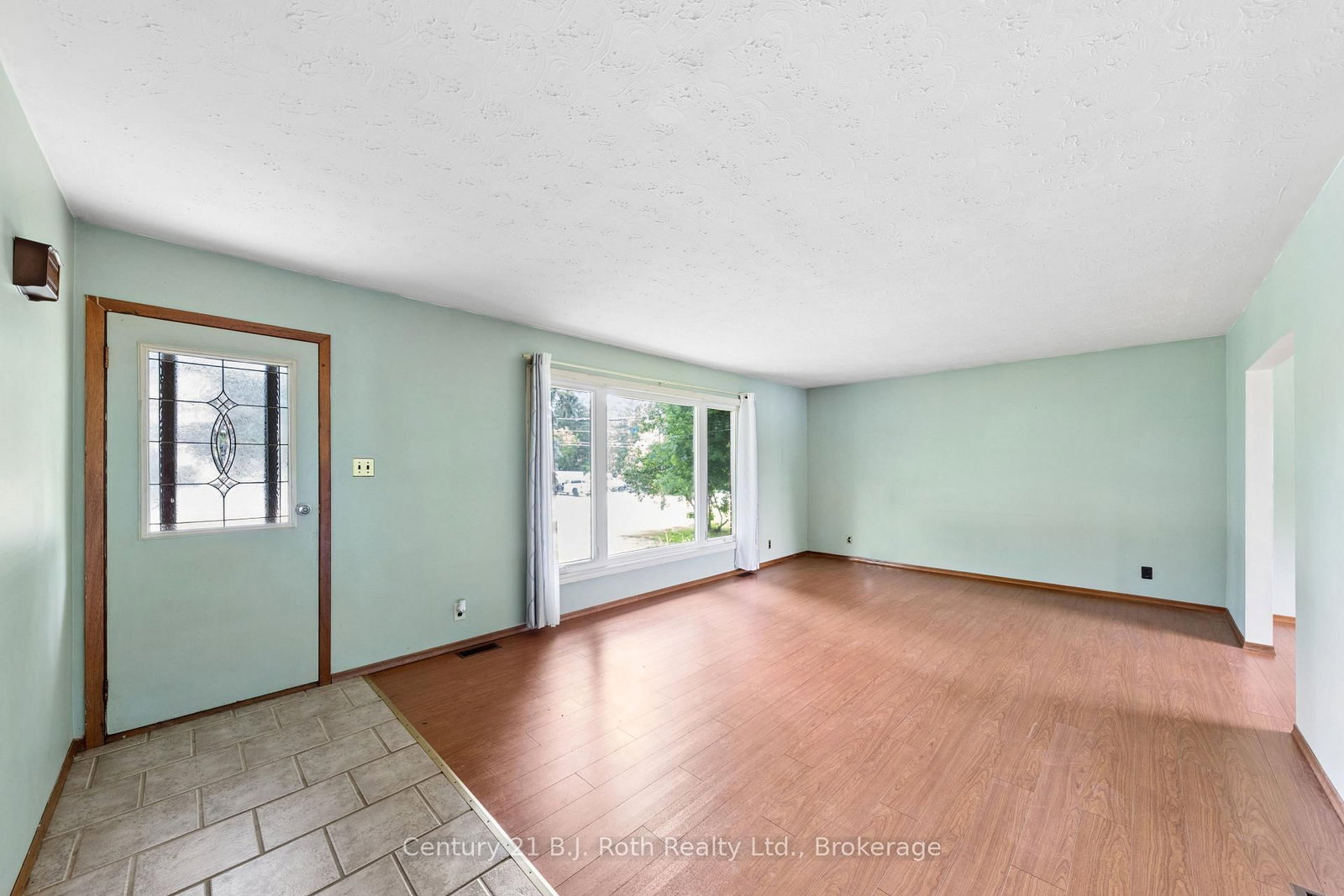 8240 93 Highway • Tiny, ON photo 2