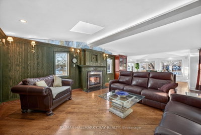 1976 W River Road • Wasaga Beach, ON photo 9