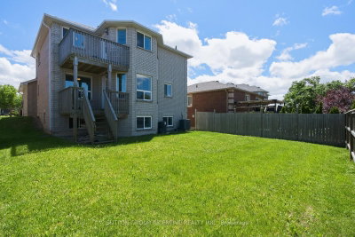 70 Shalom Way • Barrie, ON photo 5