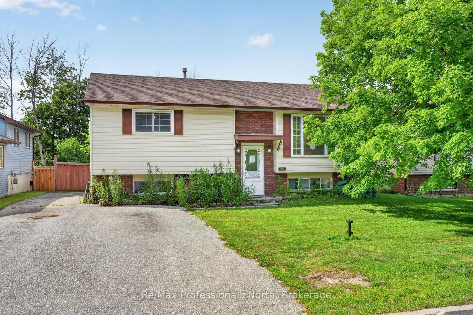 232 Shannon Street • Orillia, ON photo 2