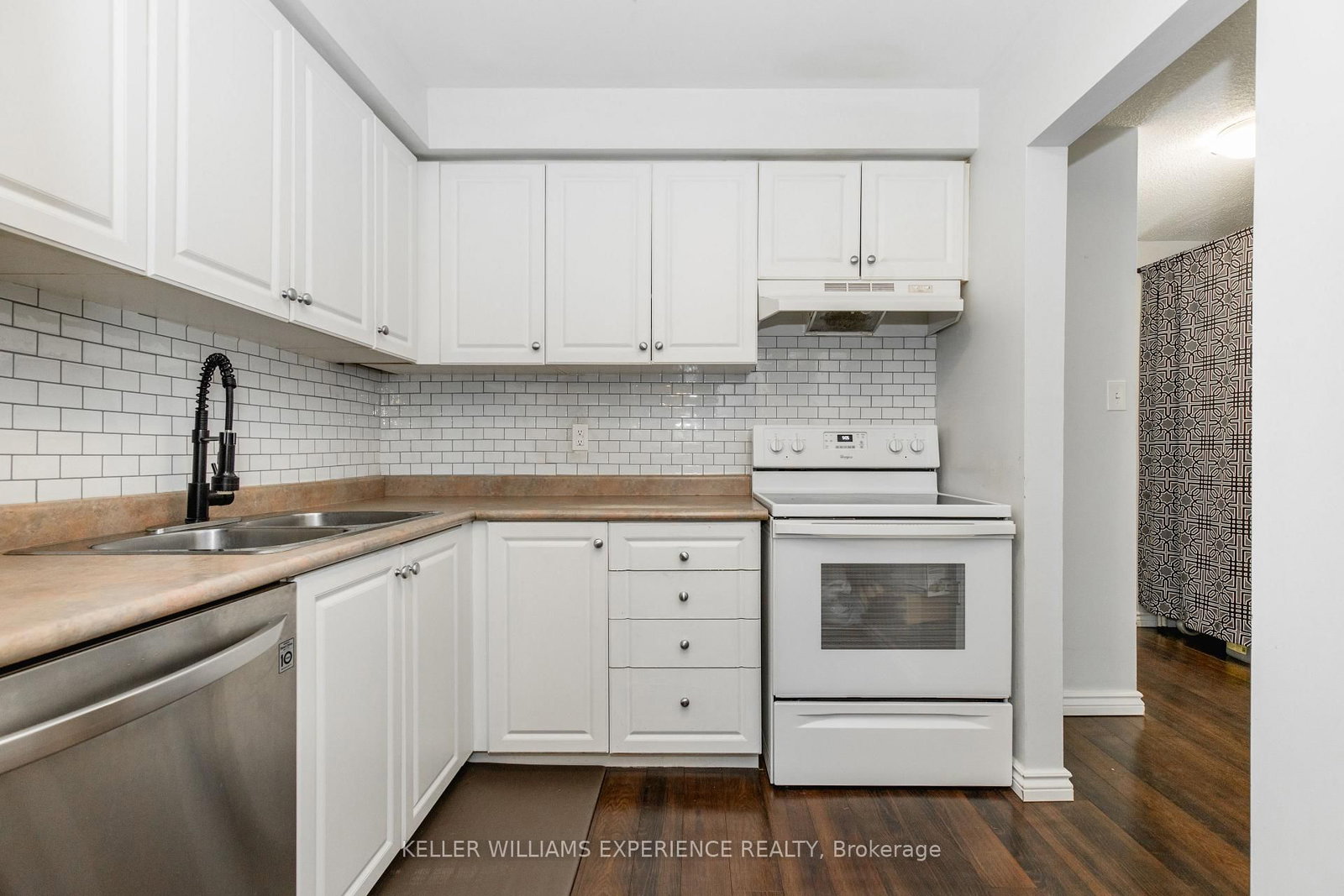 49 Burns Circle • Barrie, ON photo 3