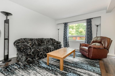 49 Burns Circle • Barrie, ON photo 5