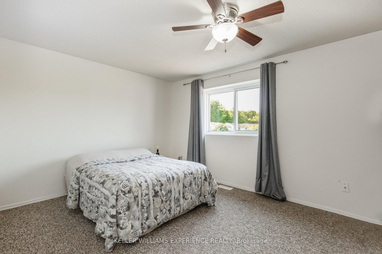49 Burns Circle • Barrie, ON photo 9