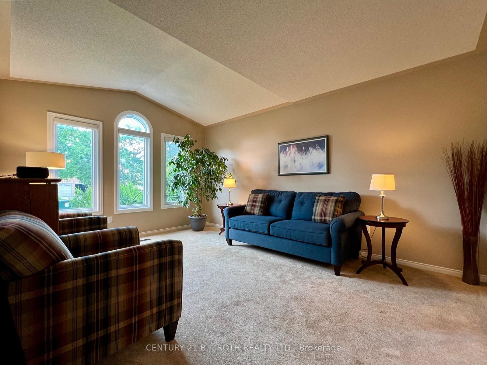 47 Looker Drive • Barrie, ON photo 5