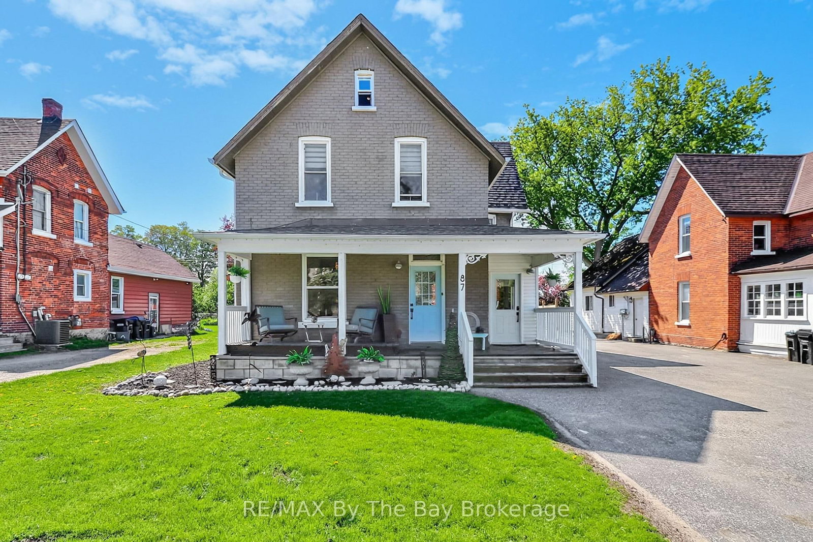 87 W Queen Street • Springwater, ON photo 1
