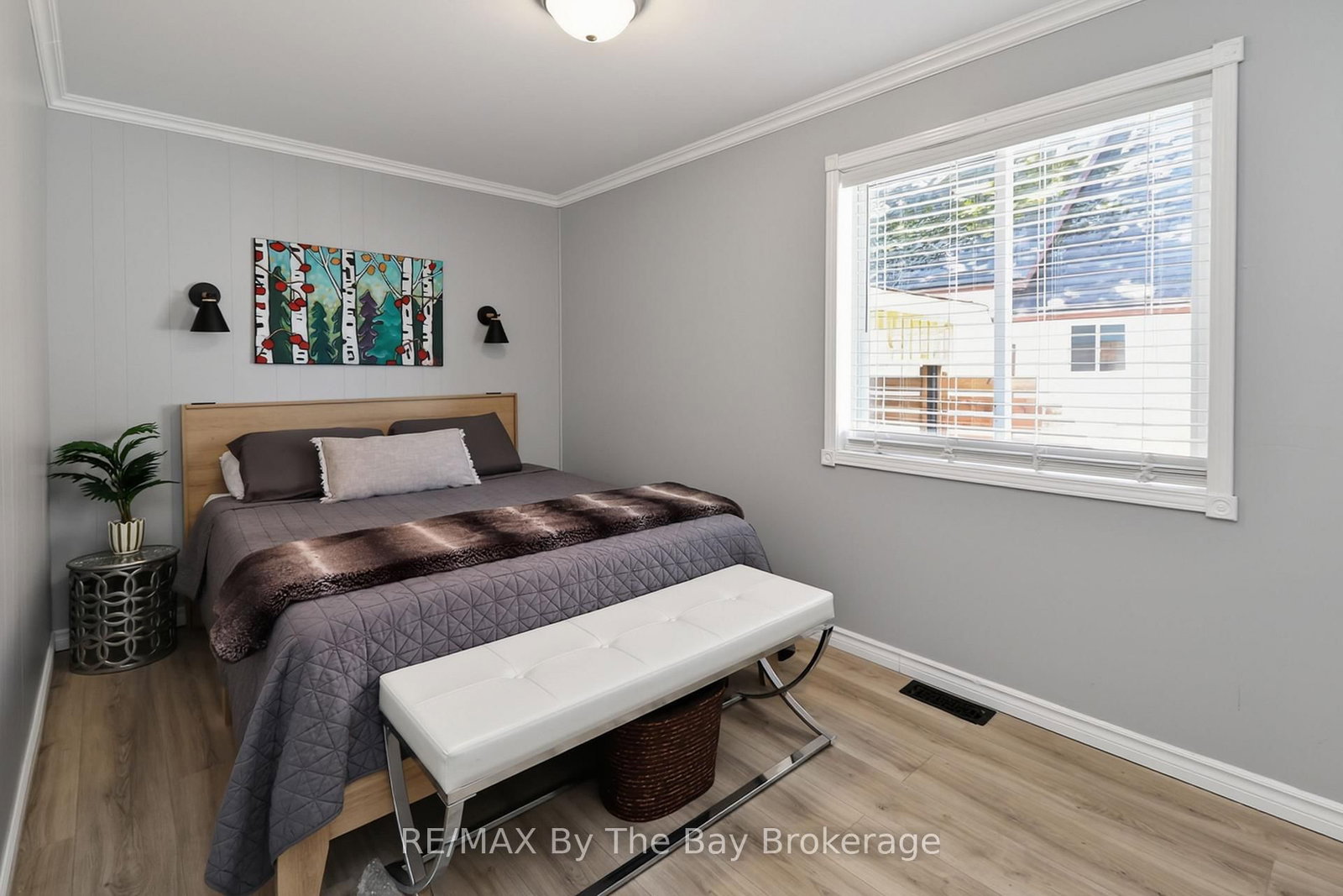 87 W Queen Street • Springwater, ON photo 22