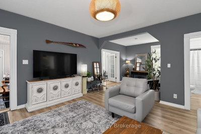 87 W Queen Street • Springwater, ON photo 8