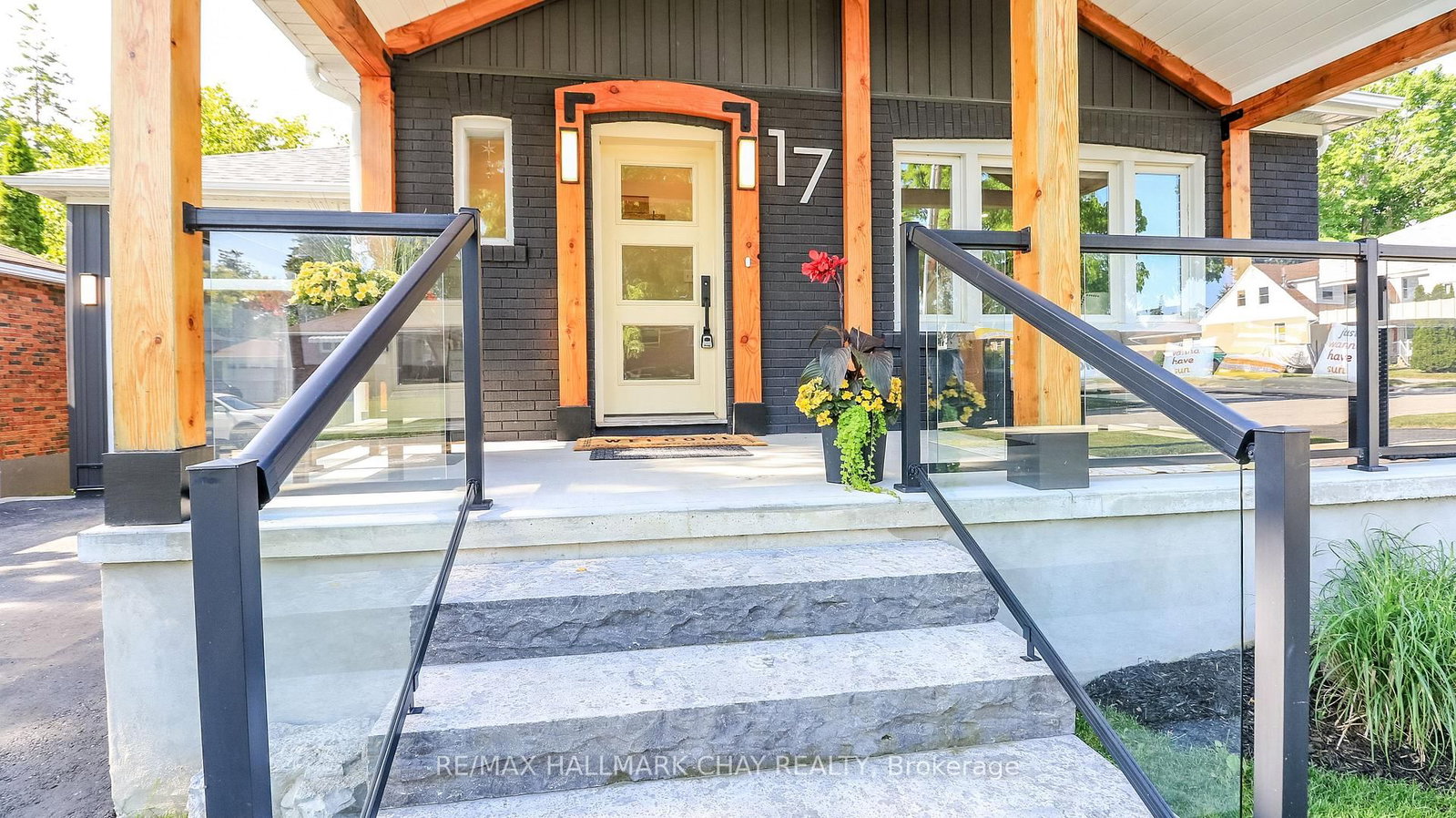 17 Bowman Avenue • Barrie, ON photo 4
