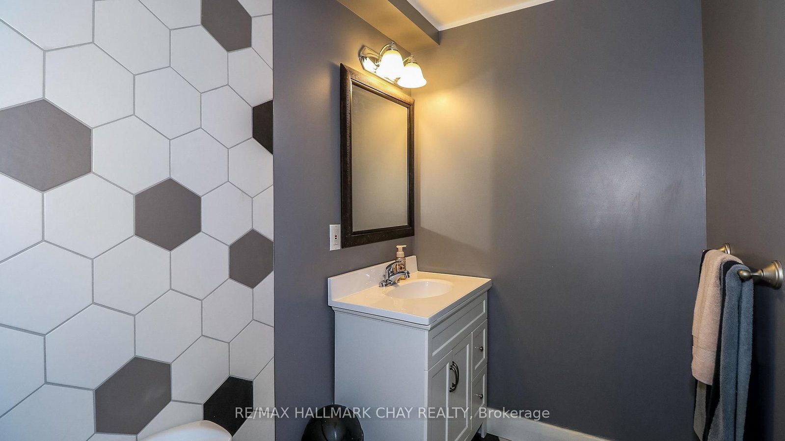 17 Bowman Avenue • Barrie, ON photo 43