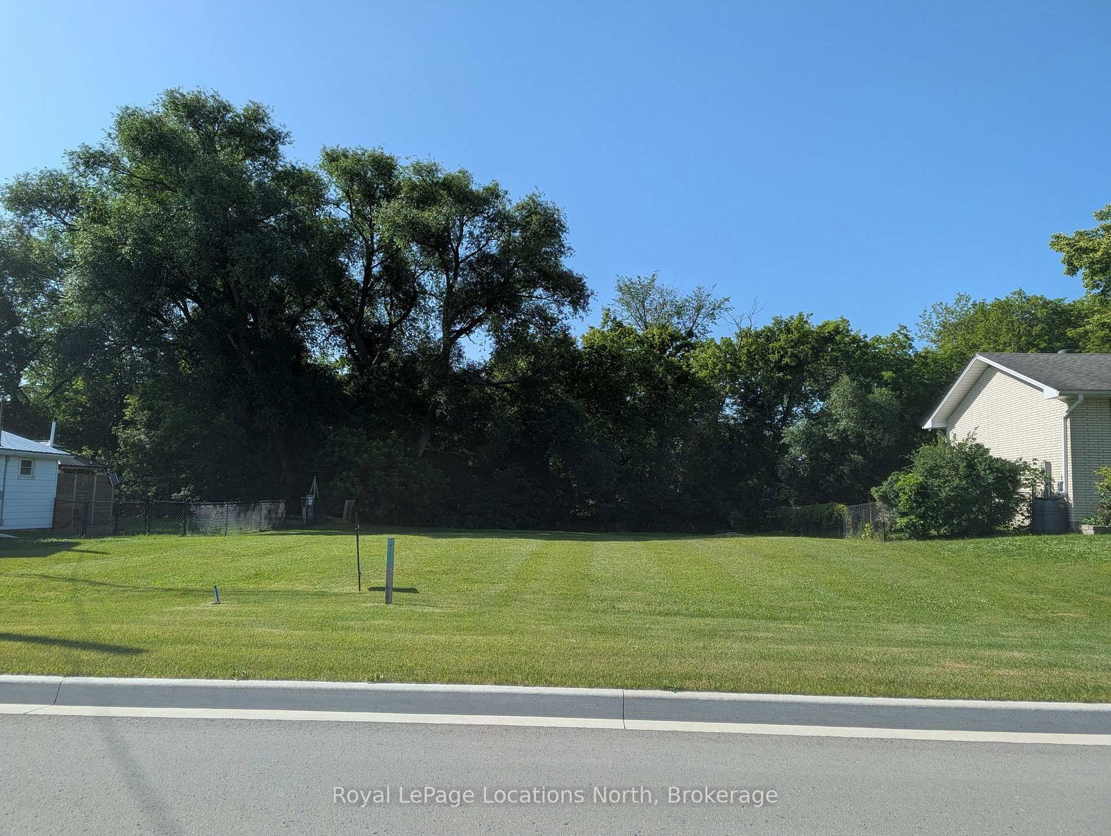 323 sunnidale Street • Clearview, ON photo 2