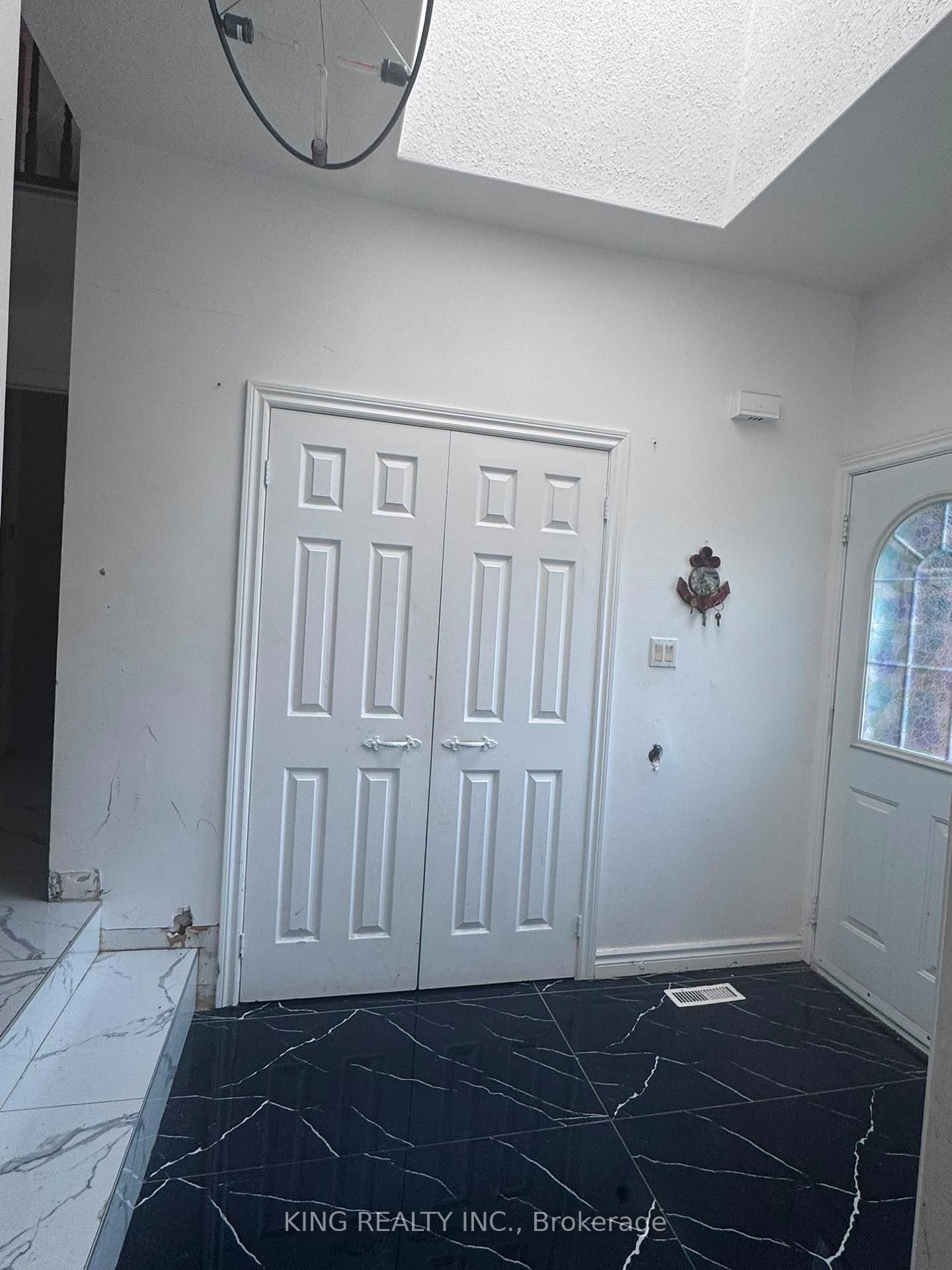 526 Grove Street E • Barrie, ON photo 2