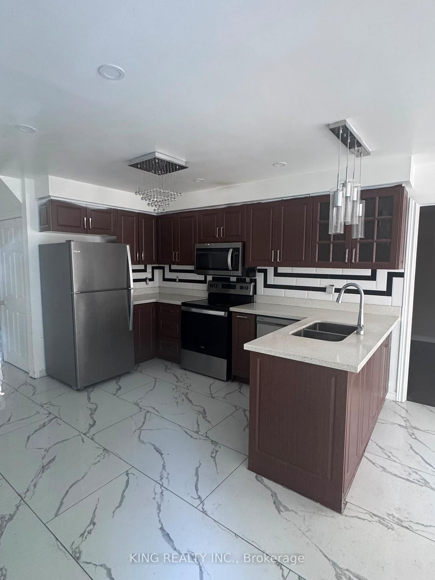 526 Grove Street E • Barrie, ON photo 4