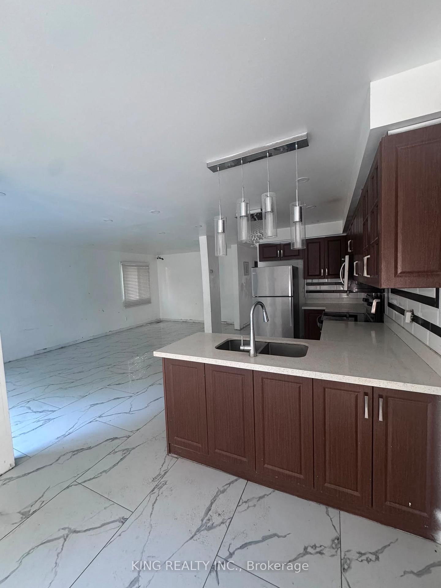 526 Grove Street E • Barrie, ON photo 5