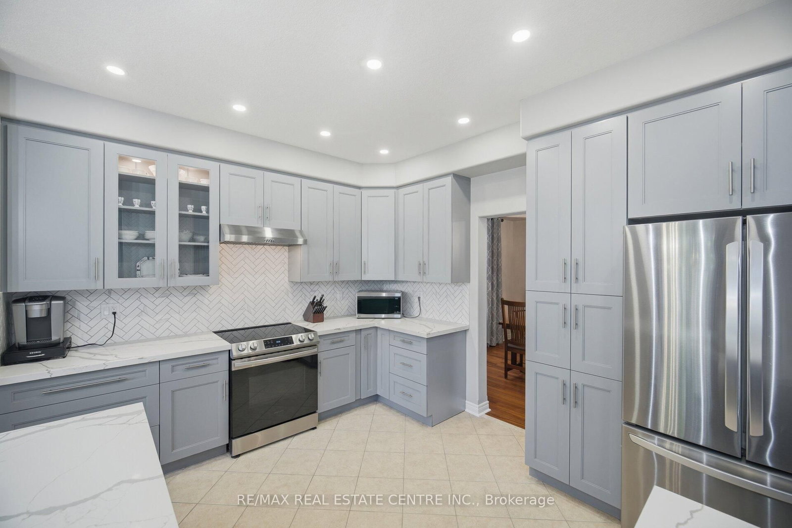 6 Parisian Crescent • Barrie, ON photo 12