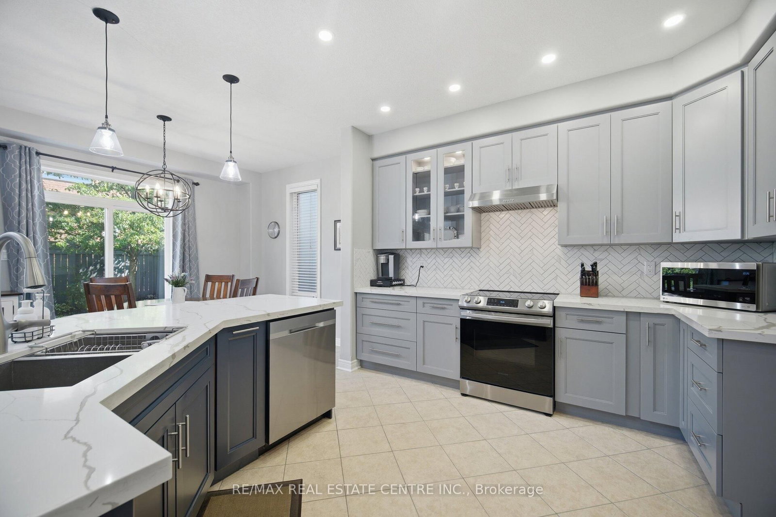 6 Parisian Crescent • Barrie, ON photo 13