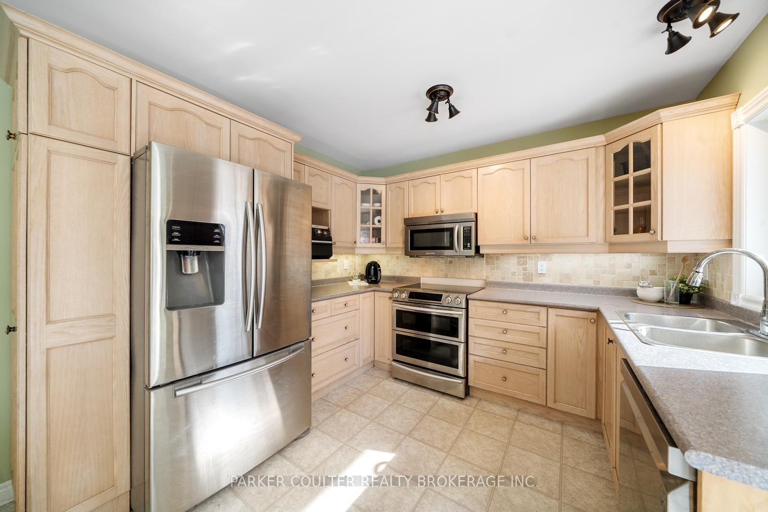 24 Parr Boulevard • Springwater, ON photo 12