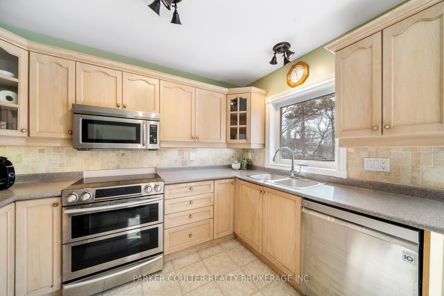 24 Parr Boulevard • Springwater, ON photo 13